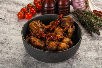 Baked oztail with tomato and carrot