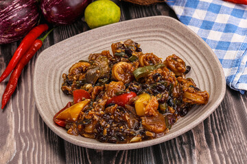 Squid with vegetables in oyser sauce