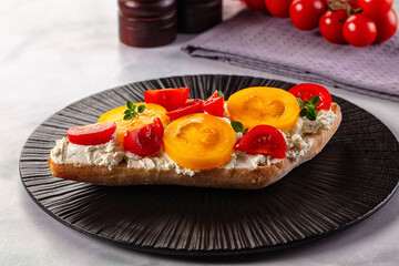 Bread with cream cheese and tomato