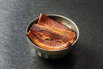 国産天然うなぎのうな丼　Super high quality Japanese eel bowl