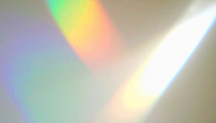 光のプリズム　柔らかなレインボーグラデーションの抽象的反射