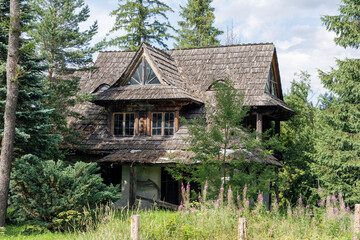  An Old Wooden Cabin