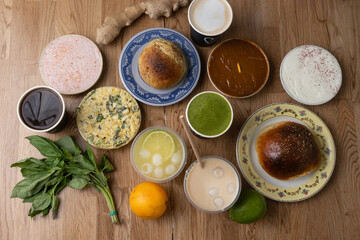 Assortiment de plats et de café