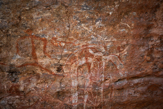 aboriginal hand painting rock cave wall