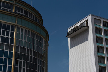 Detail zweier historischer Gebäude in der Kulturlandschaft des Barthonia-Forums in  Köln Ehrenfeld