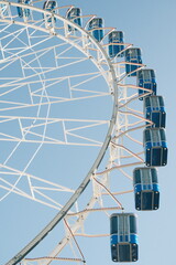 ferris wheel on a sunny day © Mateusz