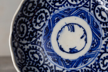 Utsuwa Sara Sometuke Tako-karakusa Namasu Koimari Imari-yaki Blue & White Arabesque Plate, Late Edo to Meiji Era Yakimono