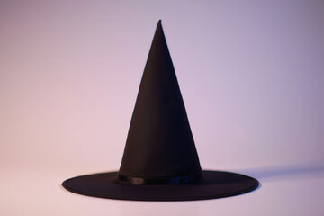 Fototapeta premium A classic black pointed hat, perfect for Halloween celebrations and spooky themed events, embodying the spirit of magic.