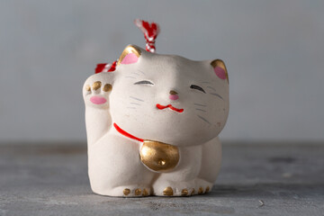 Neko Okimono Maneki-neko Lucky Cat Lucky Beckoning Cat Clay Bell &ndash; Japan, Showa Era Folk Toy, Modern Japan