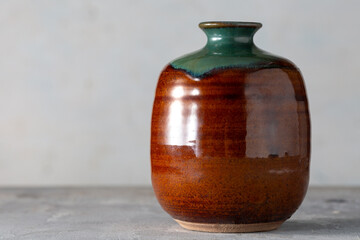 Kabin Ichirinzashi Yakimono Ikebana Takatori-yaki Single-Flower Vase with Green Drip Glaze