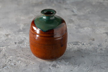 Kabin Ichirinzashi Yakimono Ikebana Takatori-yaki Single-Flower Vase with Green Drip Glaze