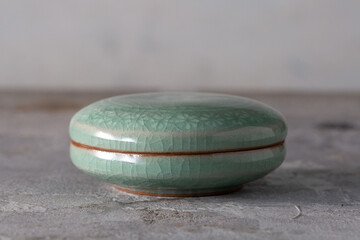 Kougou Kouro Goryeo Celadon Incense Container with Crane Inlay, Korean Ceramic