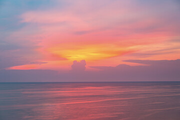 Fototapeta premium View of sunset into the ocean with twilight sky