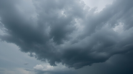 Obraz premium cloudy sky with rare dark gray clouds with threat of rain