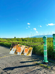 堤防にある危険の看板