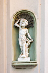 Obraz premium A Historic Architectural Wall Relief of a Sculptural Figure