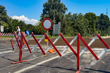 Themenbild - Straßenbauarbeiten und Fahrbahnsperre