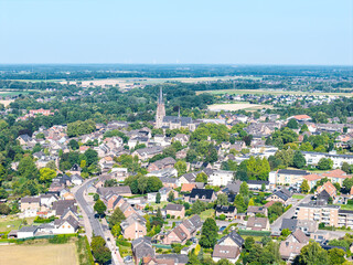 Luftaufnahme von Schwalmtal am Niederrhein mit dem Dom St. Michael