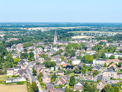 Luftaufnahme von Schwalmtal am Niederrhein mit dem Dom St. Michael