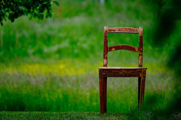 alter Stuhl in Natur 