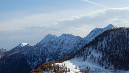 rechts oben der Spitzegel 2118m.. in der Mitte Kriebhöhe 2065m und Vellacher Egel 2108m und links...
