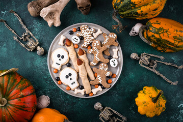 Halloween scary gingerbread cookies for party