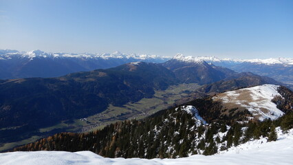 unten das Gitschtal..darüber der Reißkofel 2369m