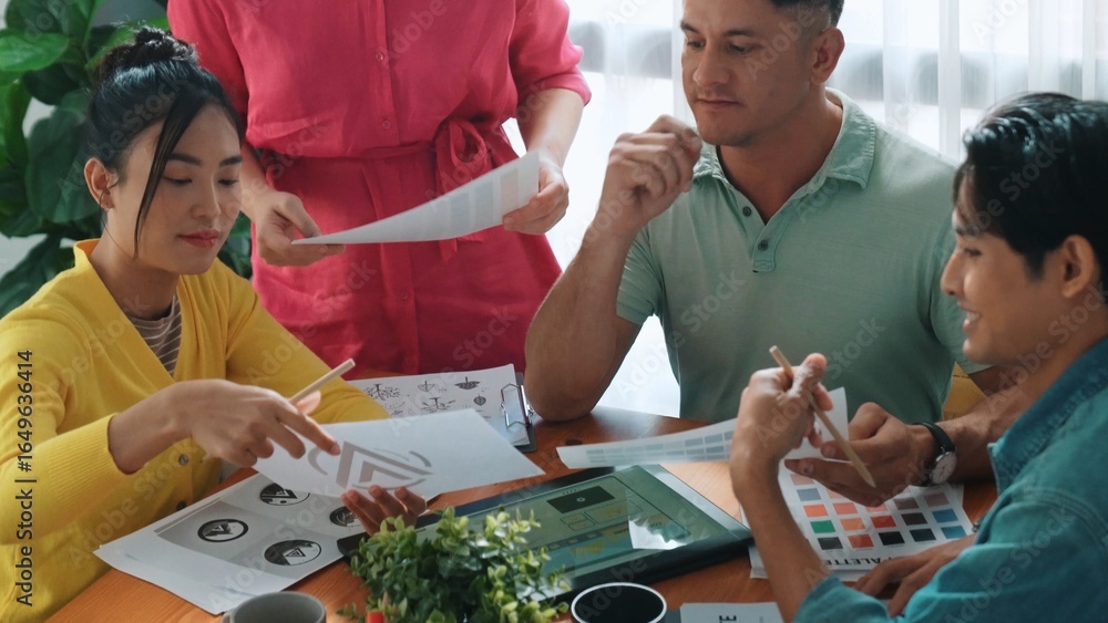 Poster top view of business people working together to choosing color from color palette. project manager p