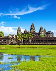 Obraz premium Ancient temple complex under a vibrant blue sky