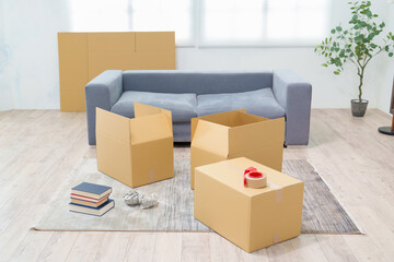 ダンボール　荷物　梱包　荷解き