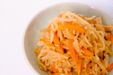 I made simmered dried strips of daikon radish  with carrot and used soy sauce to season them.
カテゴリー1
