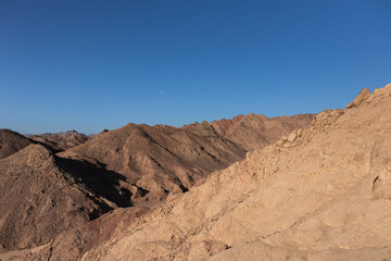  Expansive View of Desert Mountains and Valleys Under a Clear Sky