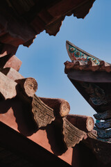 Exploring the intricate roof decorations of ancient Chinese temple architecture