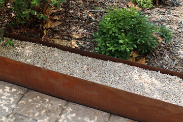 Allée et bordure de jardin en acier corten
