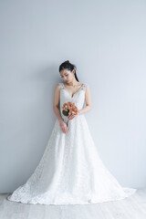 Fototapeta premium ウェディングドレスを着た女性