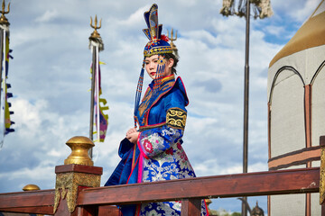 Mongolian girls dressed in luxurious Mongolian costumes on the Mongolian war chariots of the Jinyuan Grand Tent on the grassland