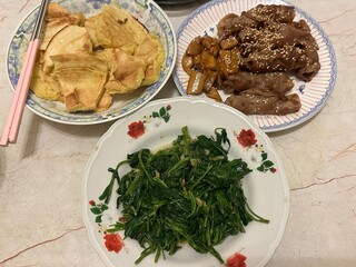 Taiwanese cuisine: Omelette with pork rolls and vegetables