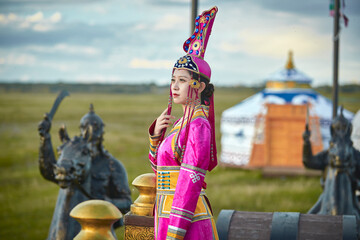 Mongolian girls dressed in luxurious Mongolian costumes on the Mongolian war chariots of the Jinyuan Grand Tent on the grassland