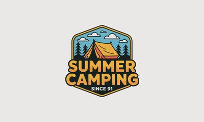Obraz premium A lively camping logo showcasing a tent beneath a clear blue sky, capturing the essence of summer adventures, relaxation, and joyful outdoor experiences.