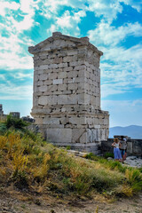 The hero's monument is located on the ruins of the ancient city of Sagalassos in Turkey.