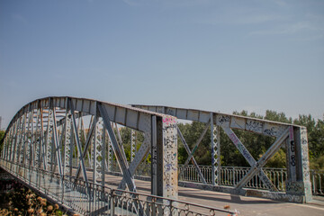 Obraz premium Antiguo puente de Arganda, sobre el rio Tajo