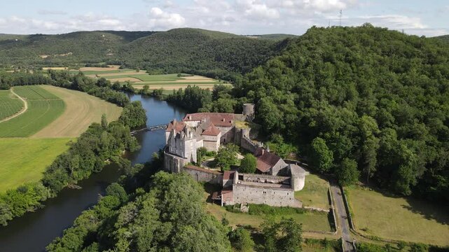 Ch&acirc;teau de C&eacute;nevi&egrave;res Lot Occitanie France