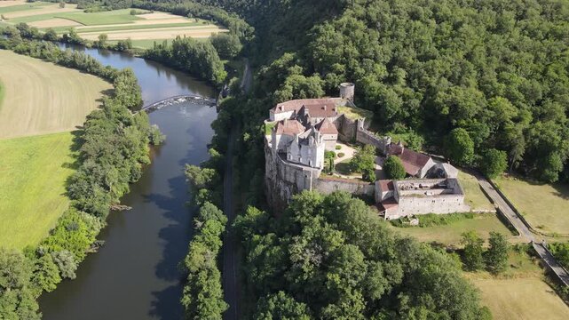 Ch&acirc;teau de C&eacute;nevi&egrave;res Lot Occitanie France