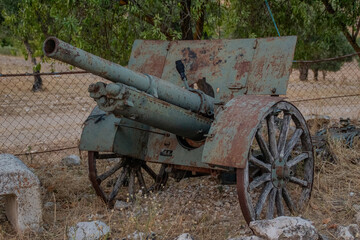 Antiguo cañón español de la época de la Guerra Civil Española 