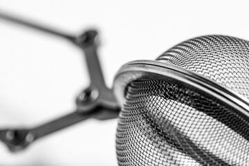 Black & White Tea Strainer Tongs