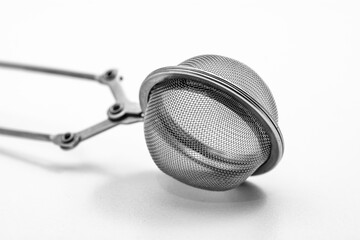 Black & White Tea Strainer Tongs