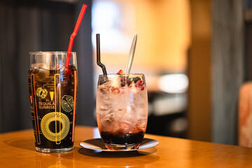 草木万里野のベリーソーダとコーラ