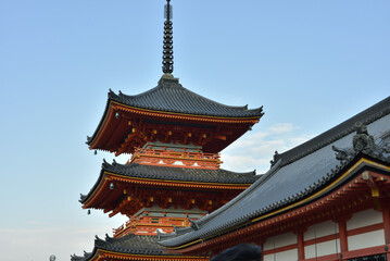 清水寺　三重塔と経堂(京都市東山区)