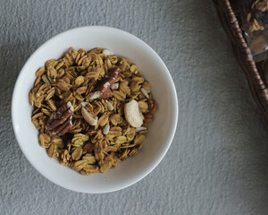 オーツ麦とナッツのグラノーラ