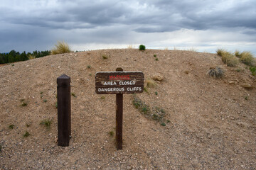 Bryce Point, warning sign for area closed and dangerous cliffs, Bryce Canyon National Park, Utah
